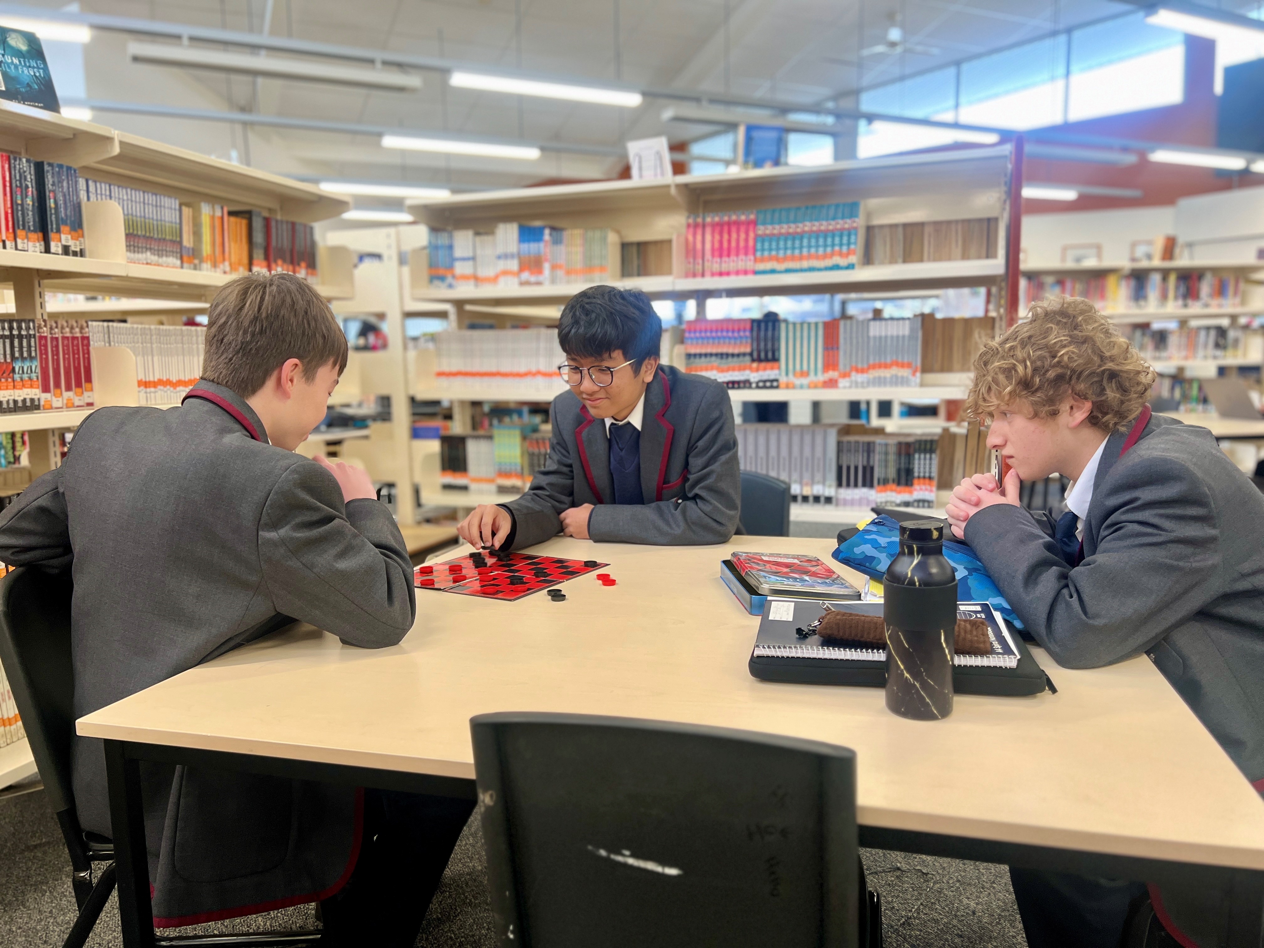 /uploaded_files/media/gallery/1776125978Moriton Or_with friends.jpg